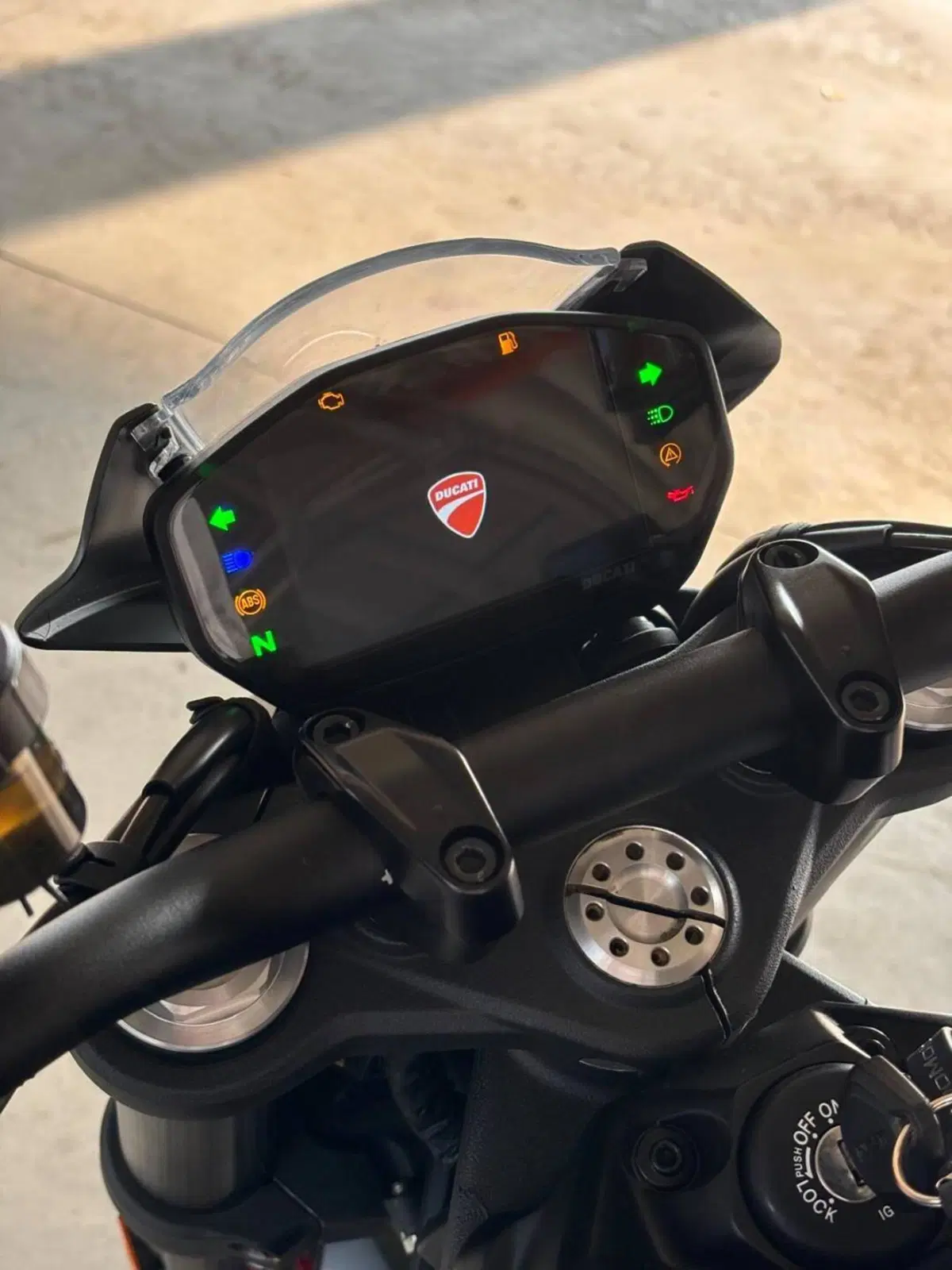 Ducati Monster 937 + (2021 - 25) (4)