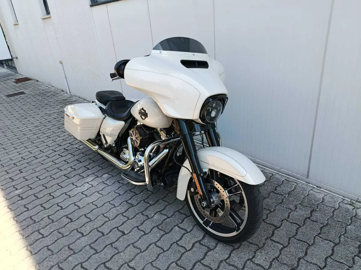 Harley-Davidson 1690 Street Glide Special (2014 - 16) - FLHX (2)