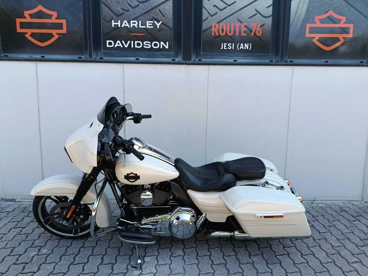 Harley-Davidson 1690 Street Glide Special (2014 - 16) - FLHX (9)