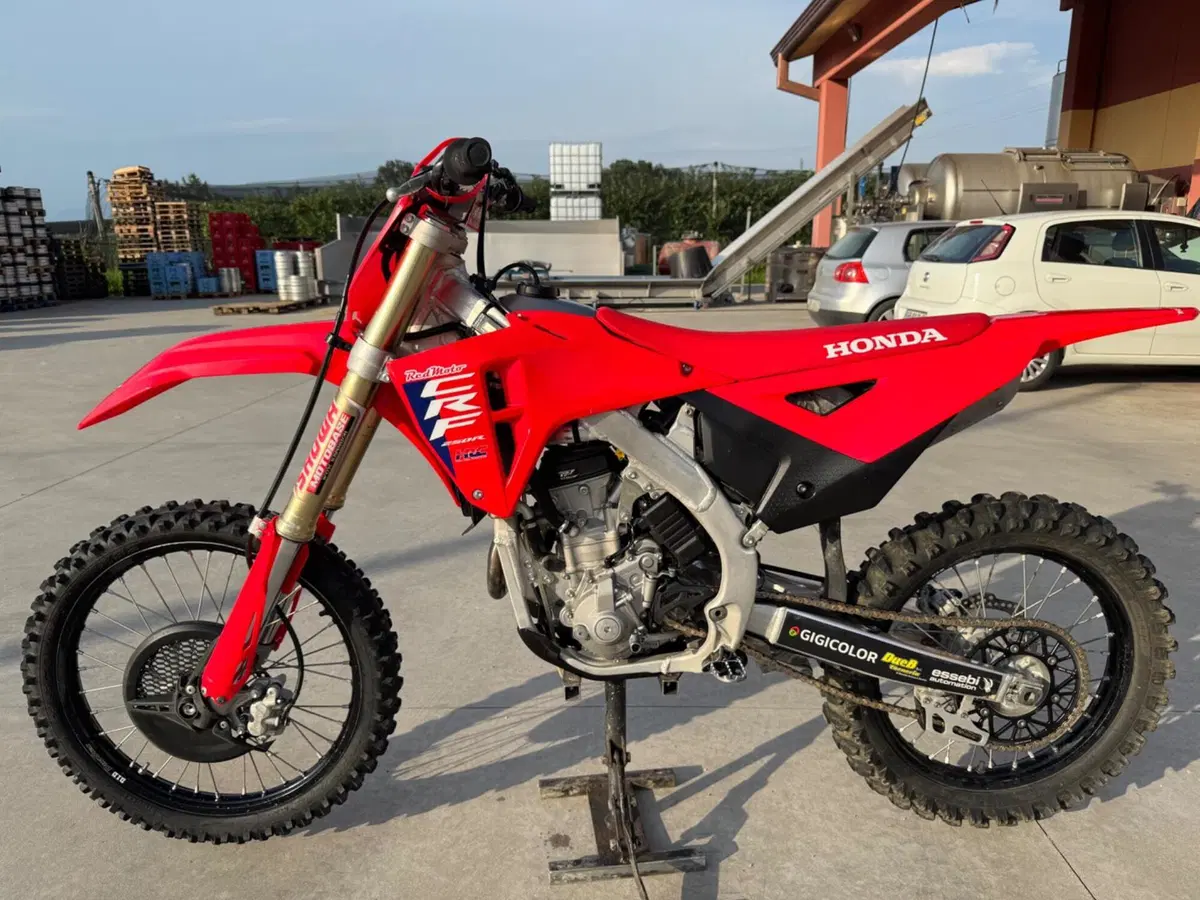 Honda CRF 250R (2025) (2)