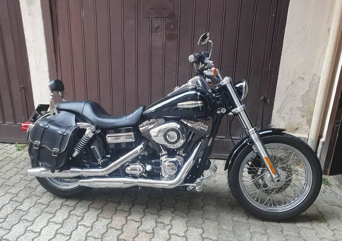 Harley-Davidson 1584 Super Glide Custom (2008 - 13) - FXDC