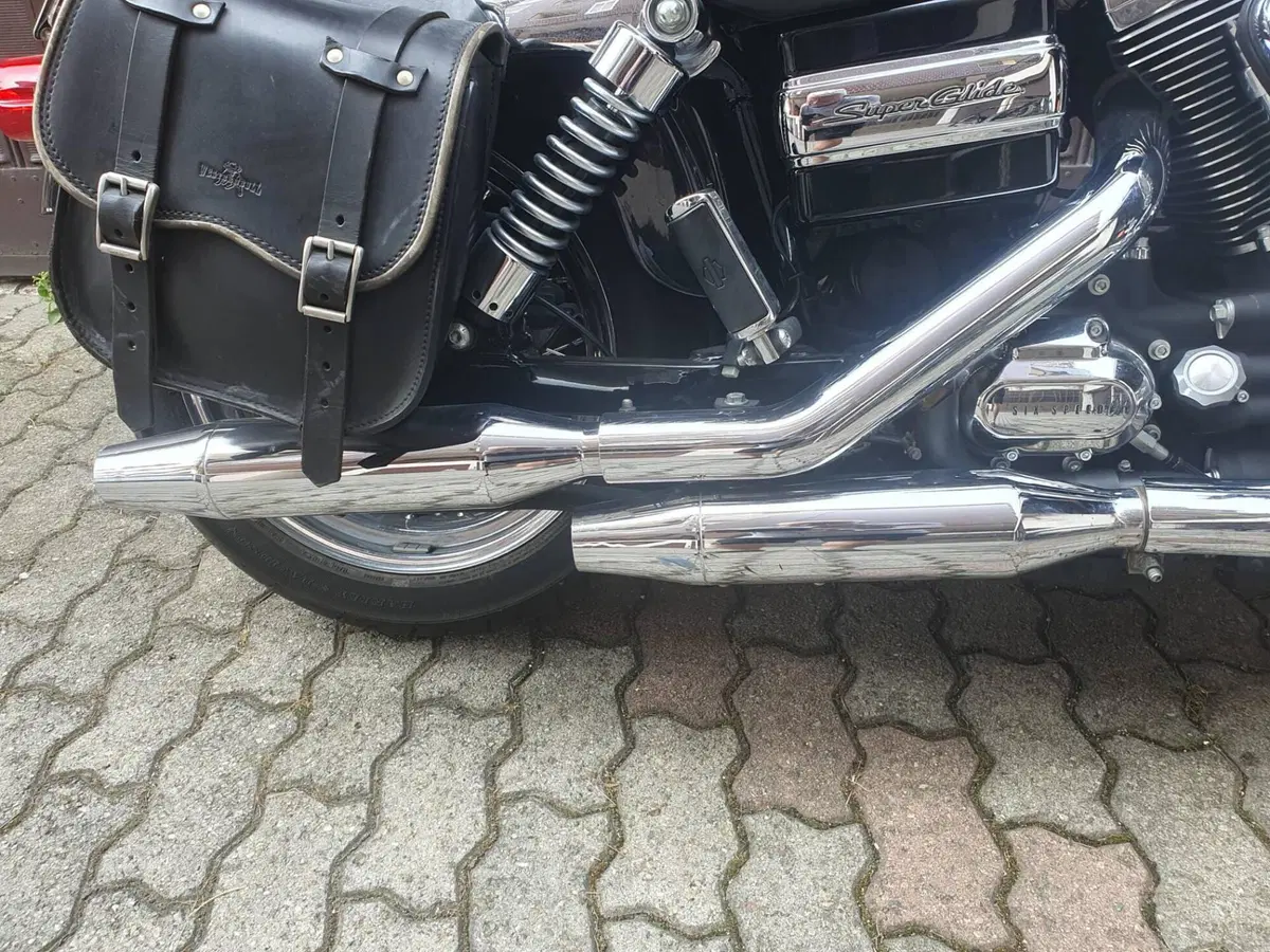 Harley-Davidson 1584 Super Glide Custom (2008 - 13) - FXDC (8)
