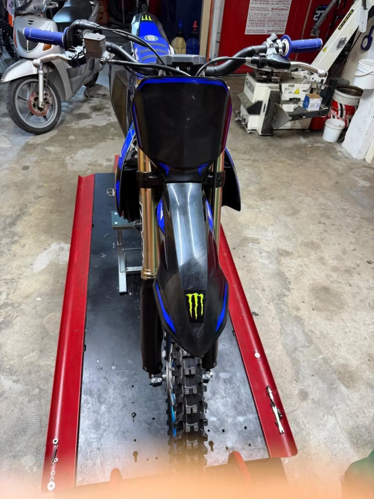 Yamaha YZ 450 F Monster Energy Yamaha Racing Edition (2025) (4)