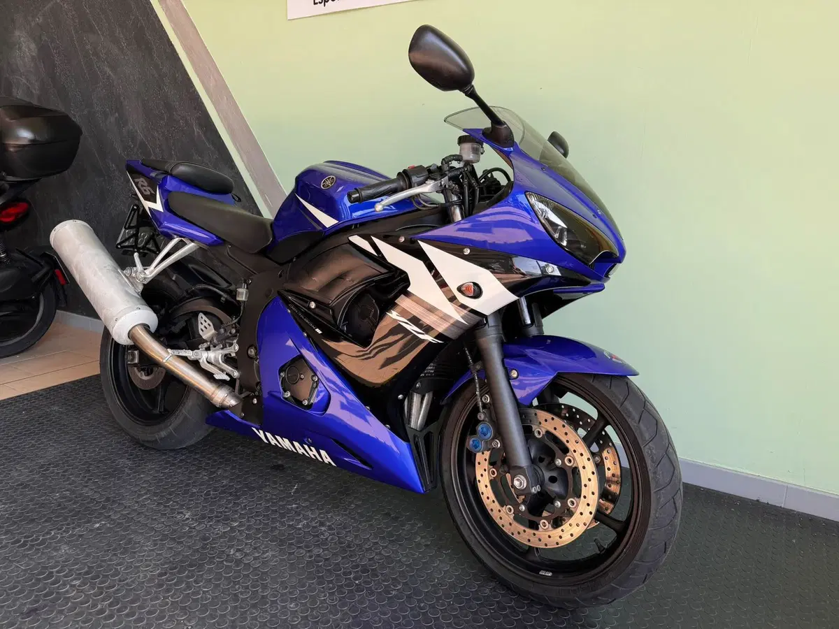 Yamaha YZF R6 (2003 - 04) (4)