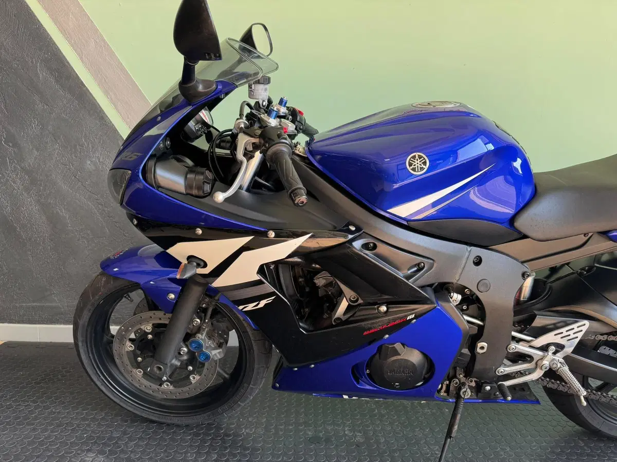 Yamaha YZF R6 (2003 - 04) (10)