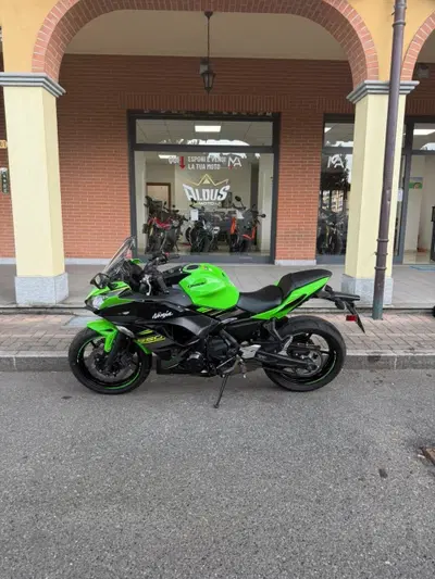 Kawasaki Ninja 650 KRT (2020) usata