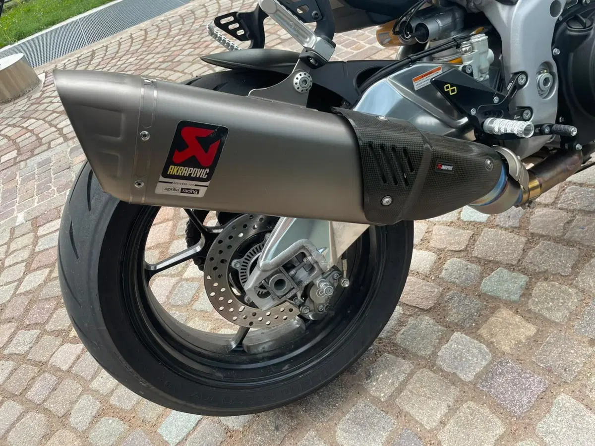 Aprilia Tuono V4 Factory (2021 - 24) (5)