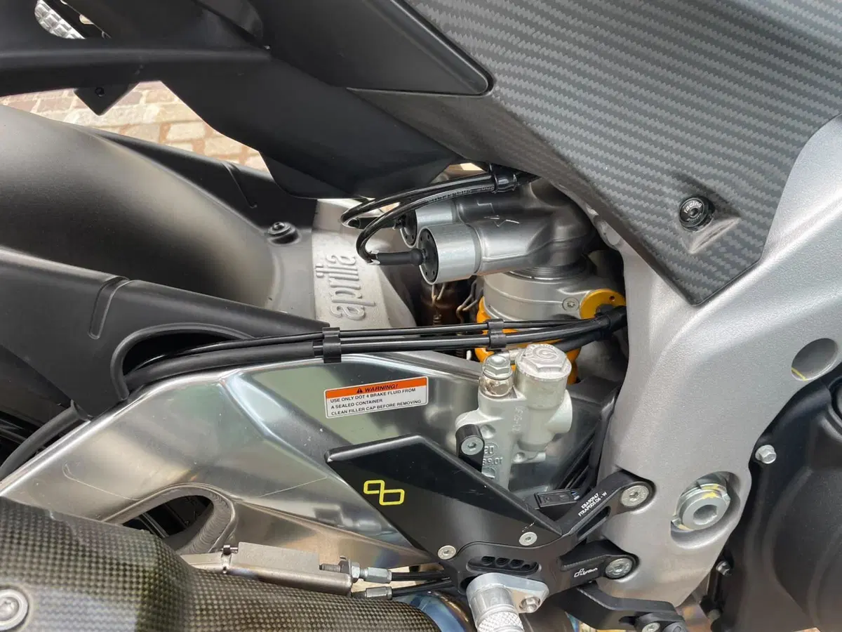 Aprilia Tuono V4 Factory (2021 - 24) (6)
