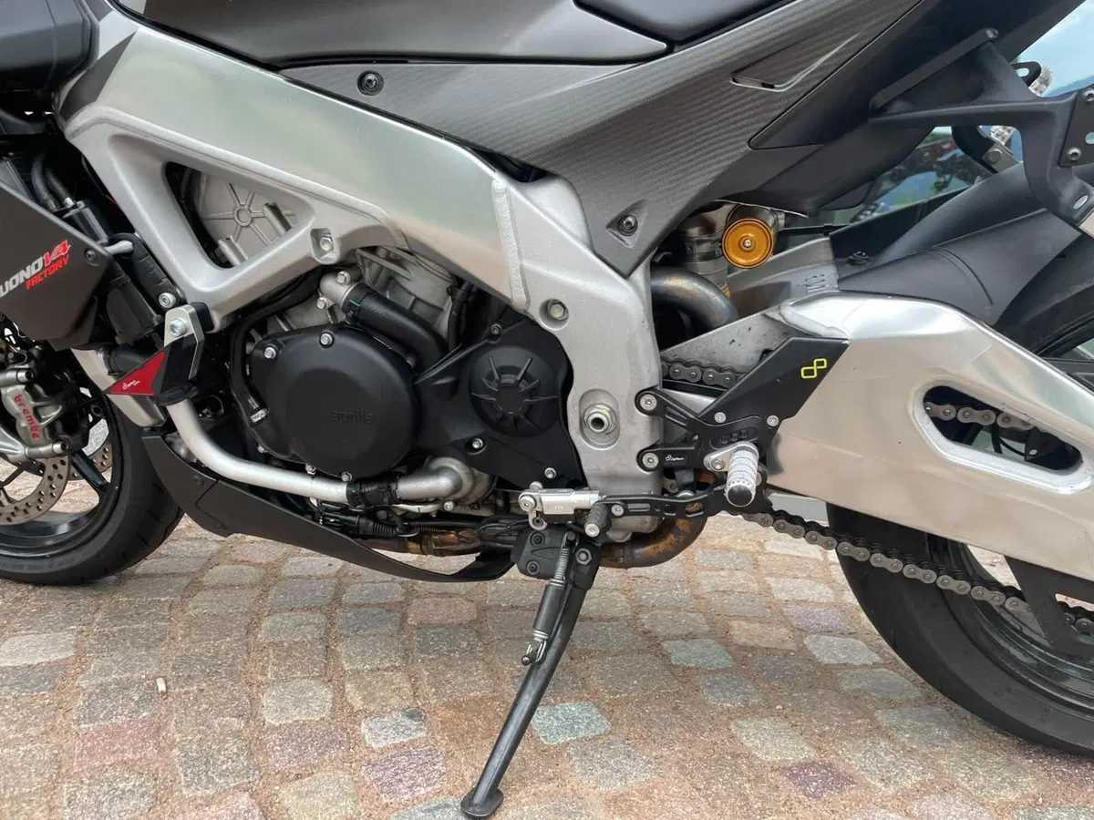 Aprilia Tuono V4 Factory (2021 - 24) (10)