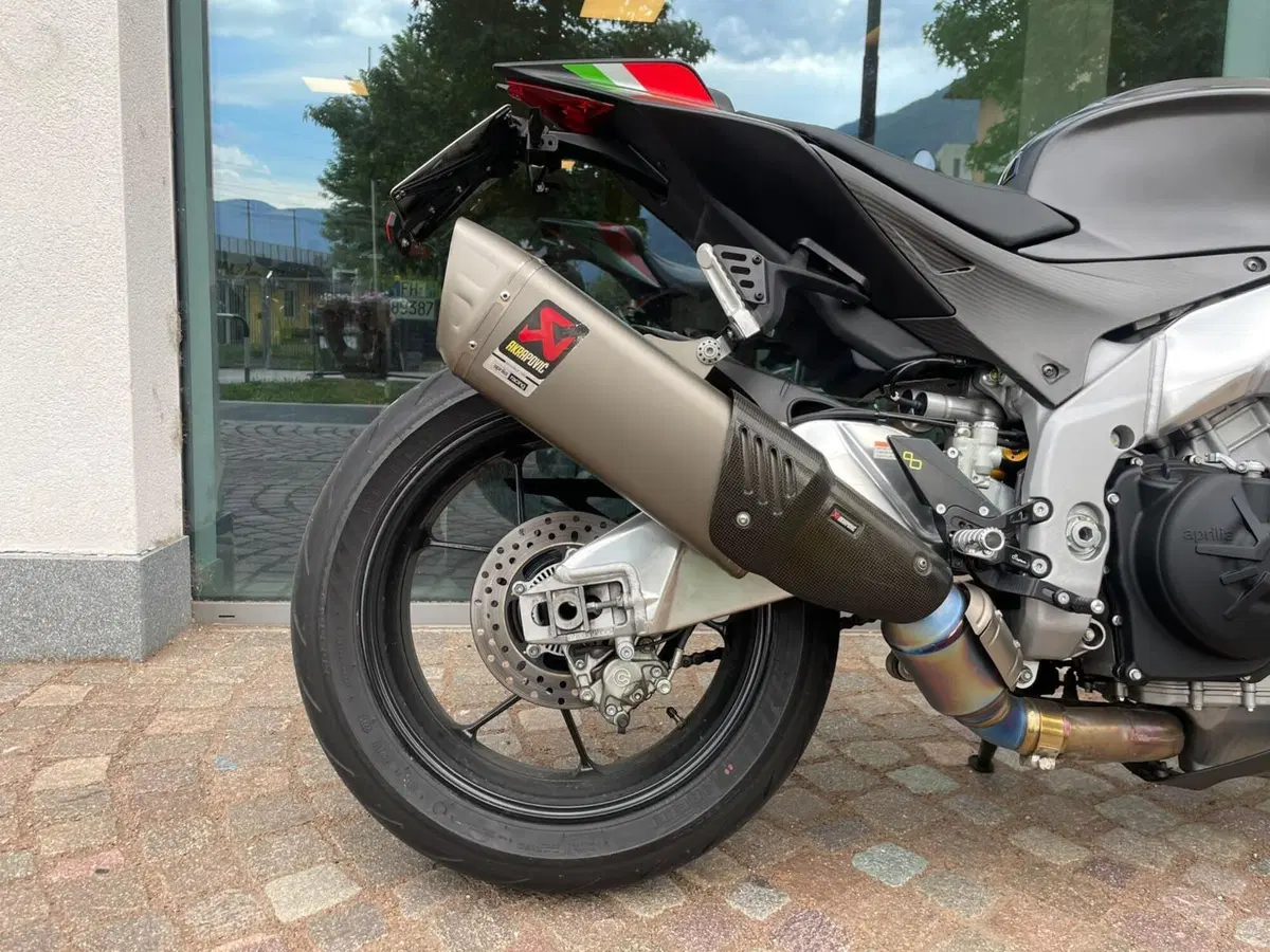 Aprilia Tuono V4 Factory (2021 - 24) (14)
