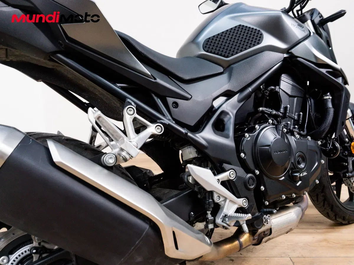 Honda CB 750 Hornet (2025) (4)