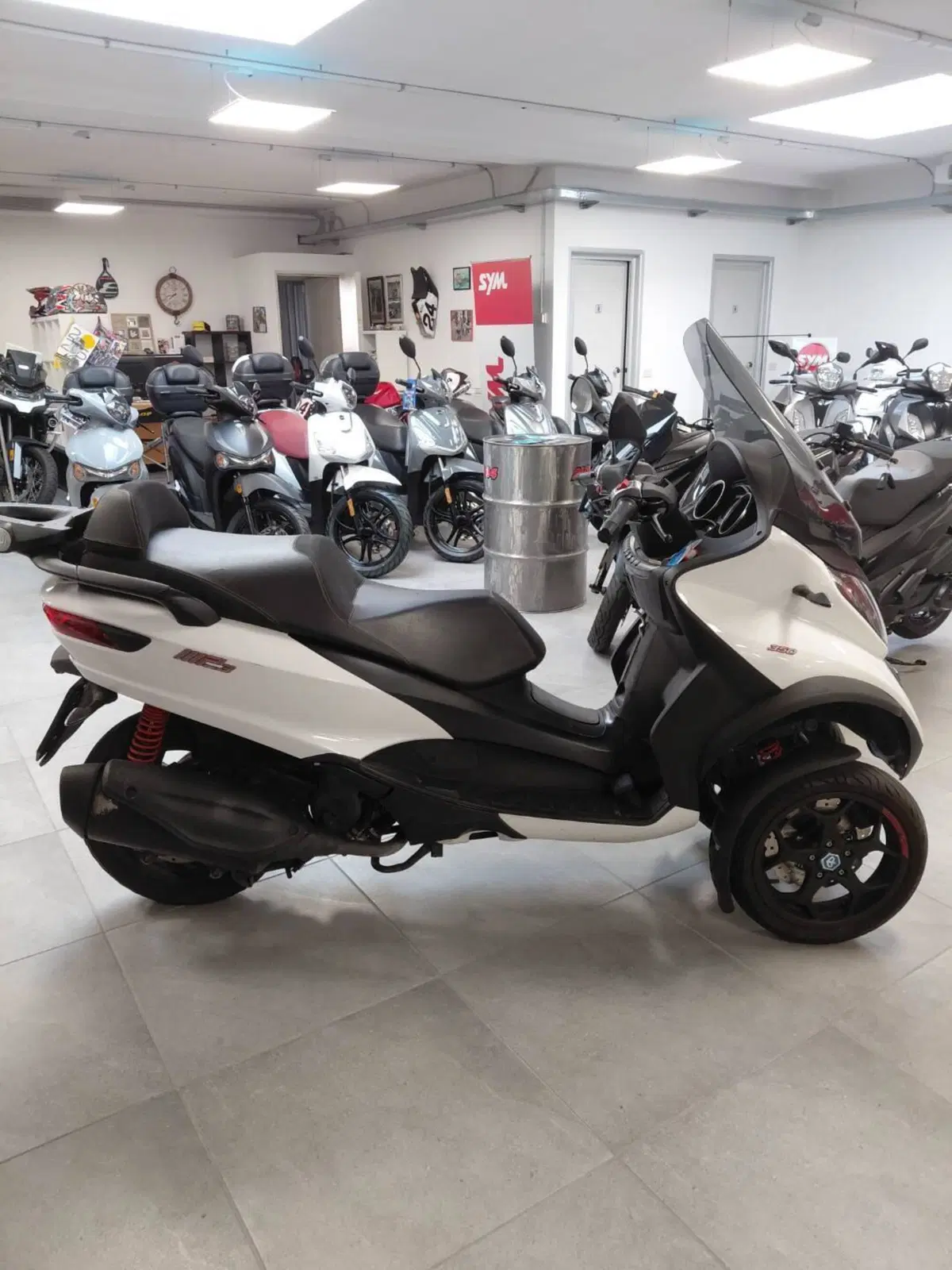 Piaggio Mp3 350 ie ABS (2018 - 19) (3)