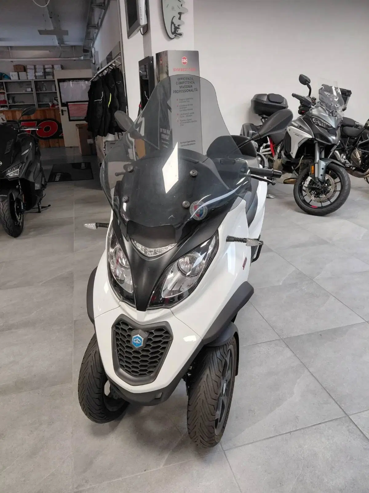 Piaggio Mp3 350 ie ABS (2018 - 19) (4)