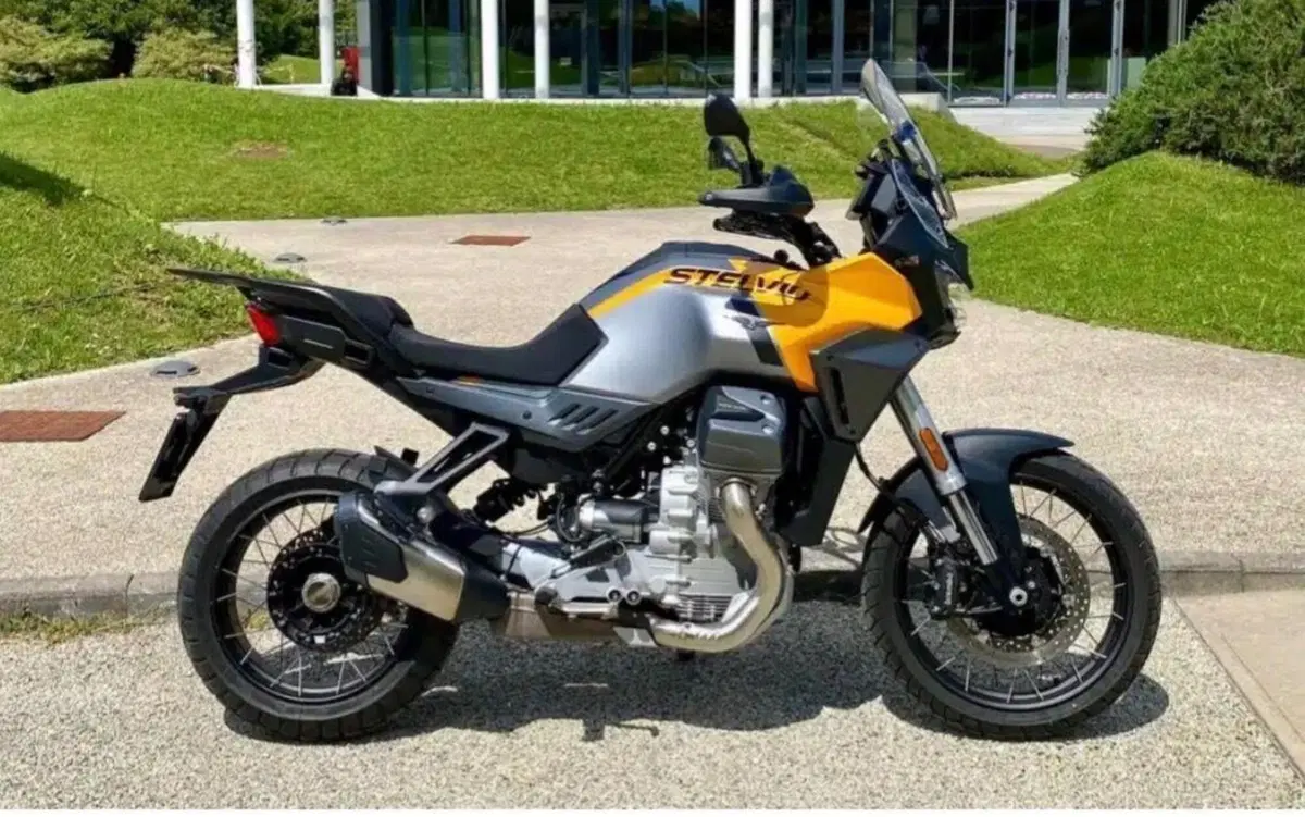 Moto Guzzi Stelvio (2024 - 26) (2)