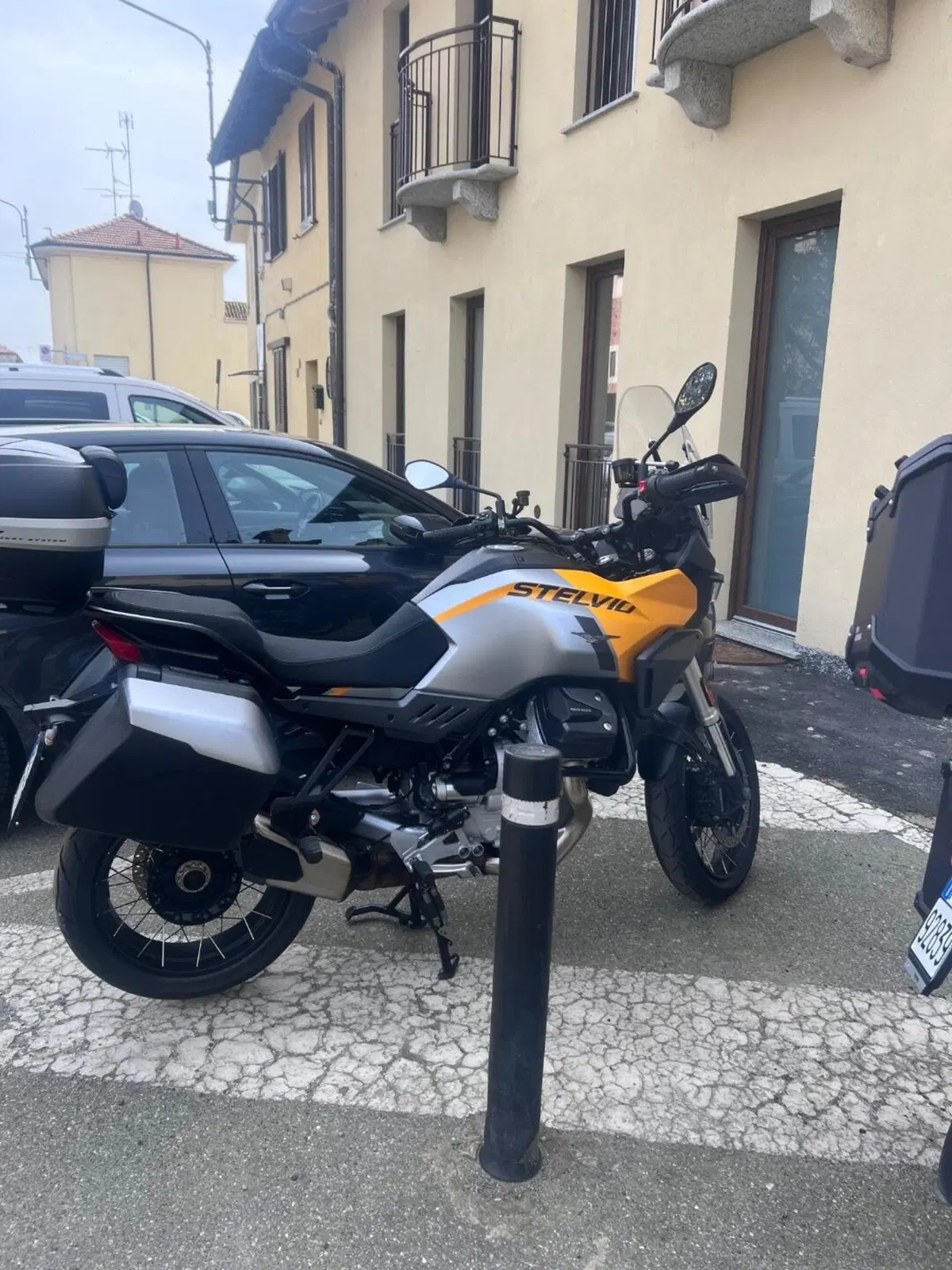 Moto Guzzi Stelvio (2024 - 26) (4)