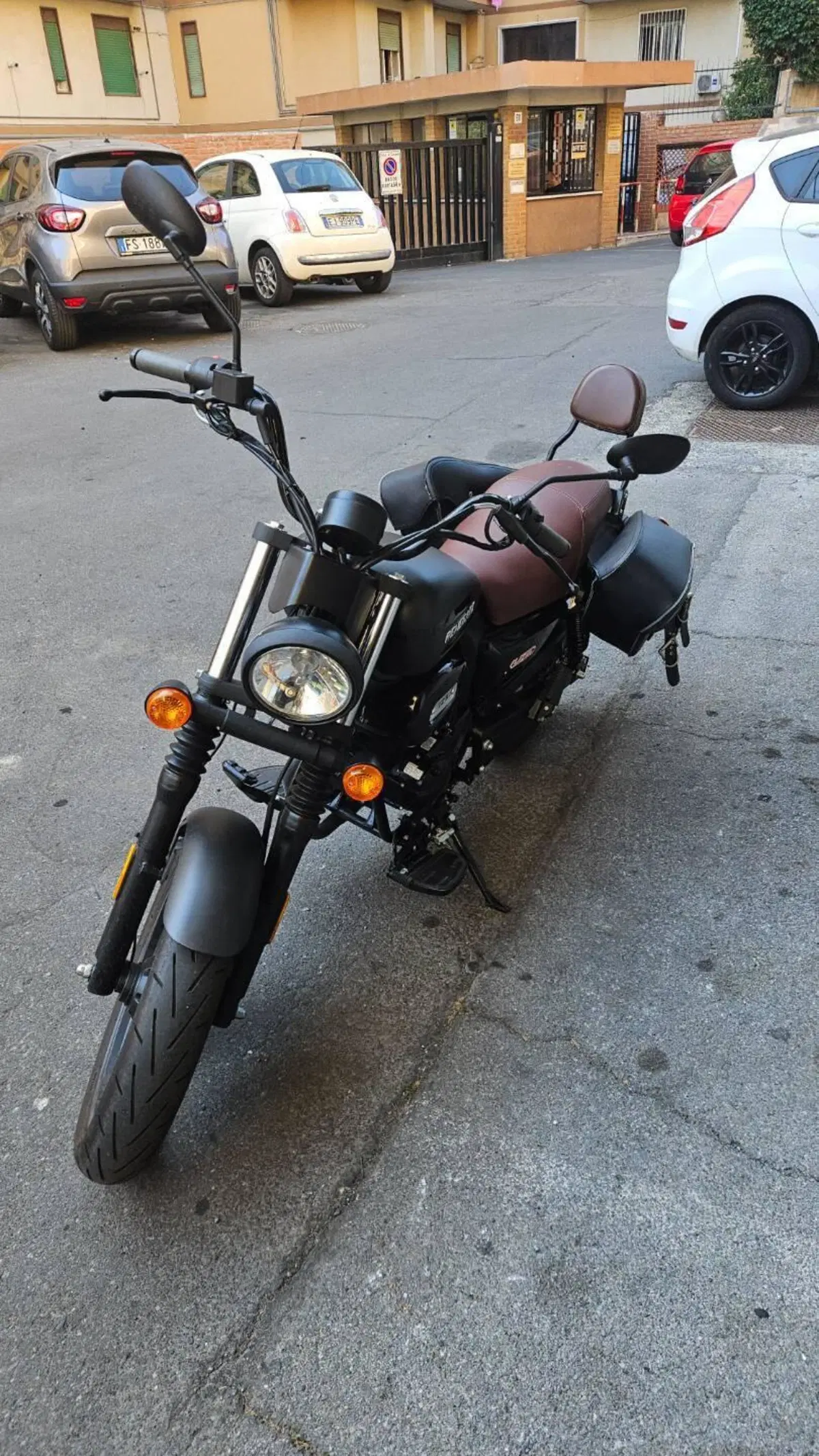 Um Italia Renegade Sport 125 (2023 - 26) (2)
