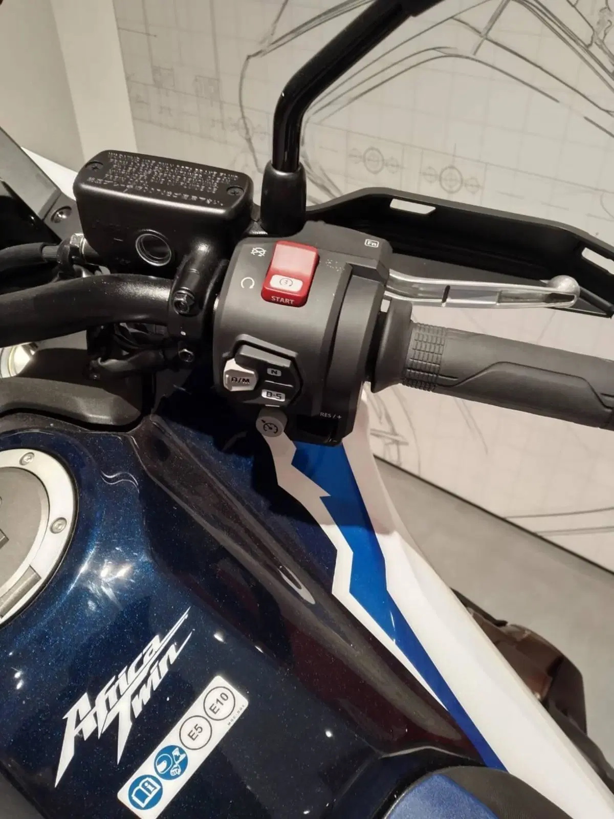 Honda Africa Twin CRF 1100L ES DCT (2024 - 26) (7)