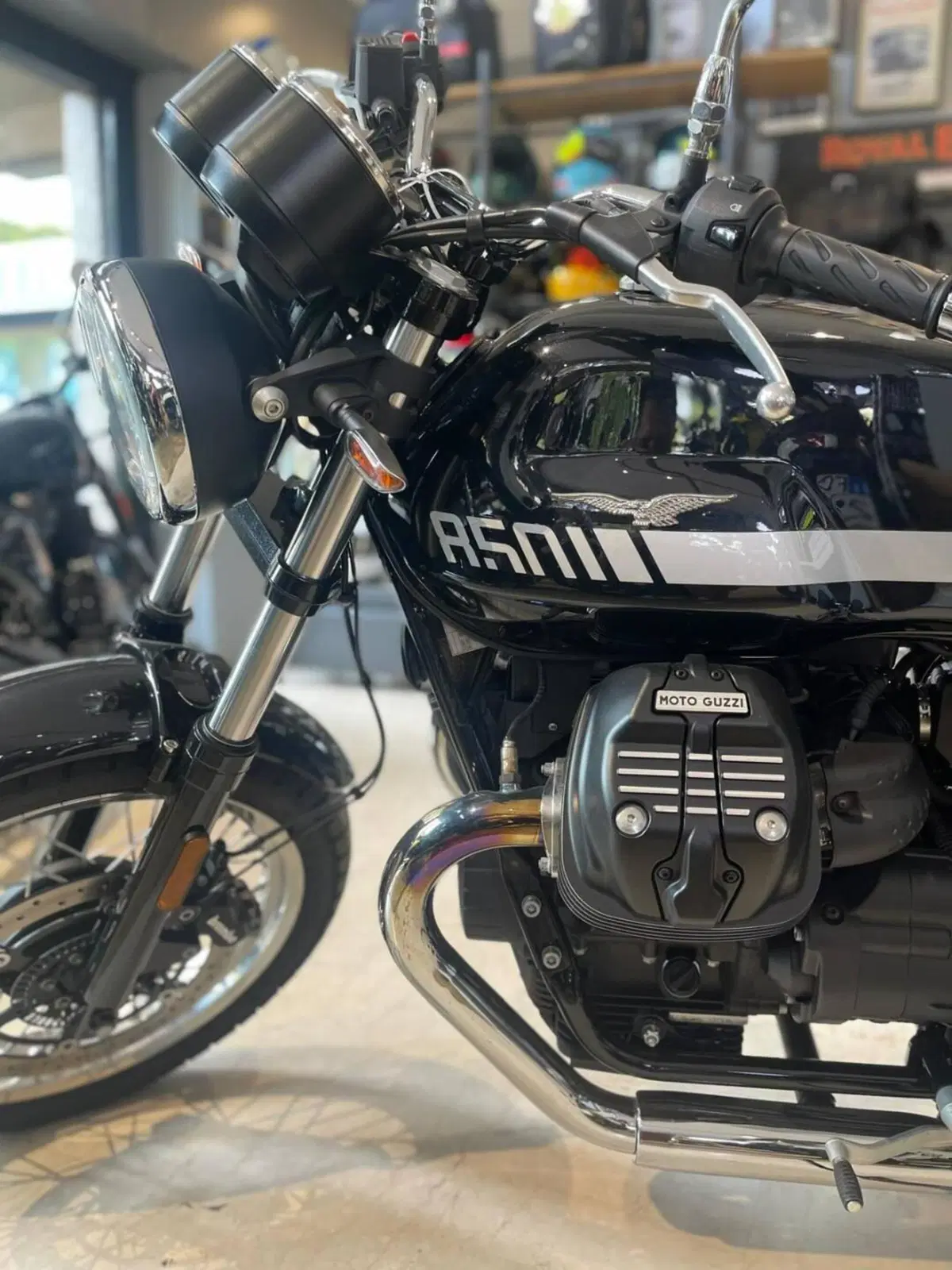 Moto Guzzi V7 Special (2021 - 24) (4)