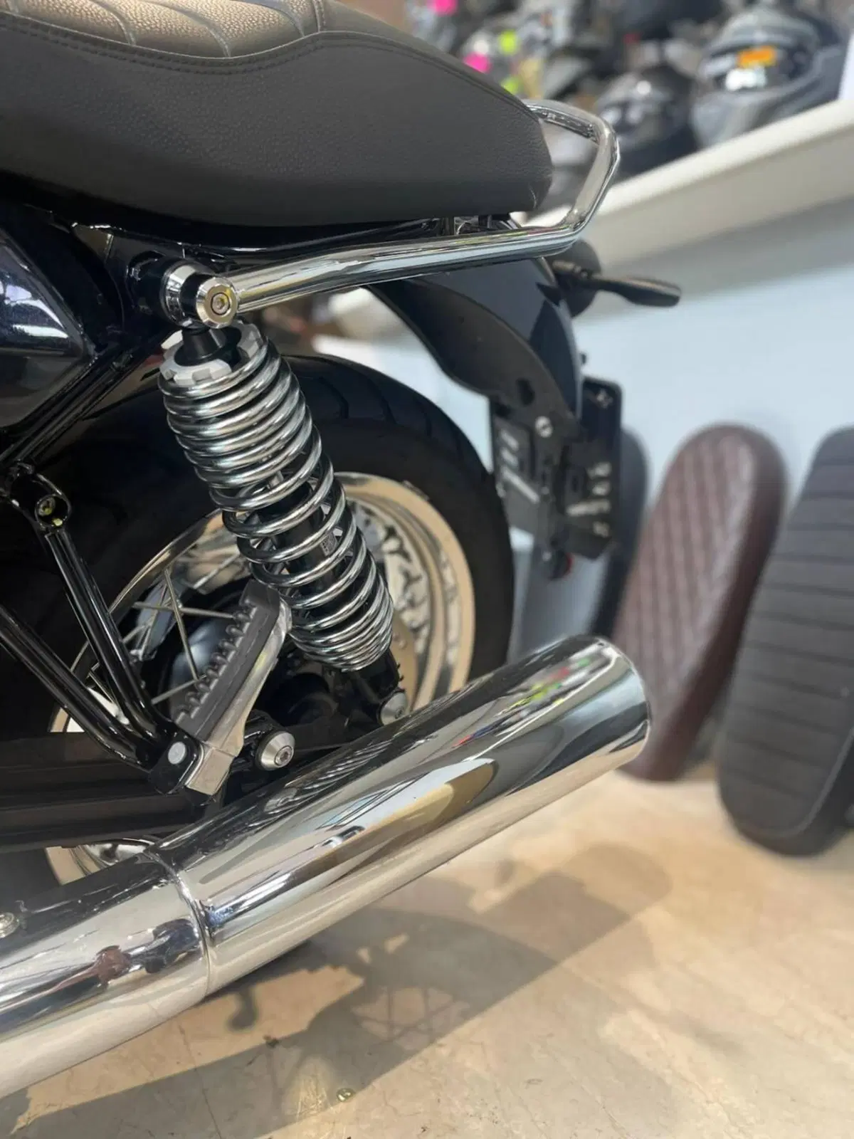 Moto Guzzi V7 Special (2021 - 24) (7)