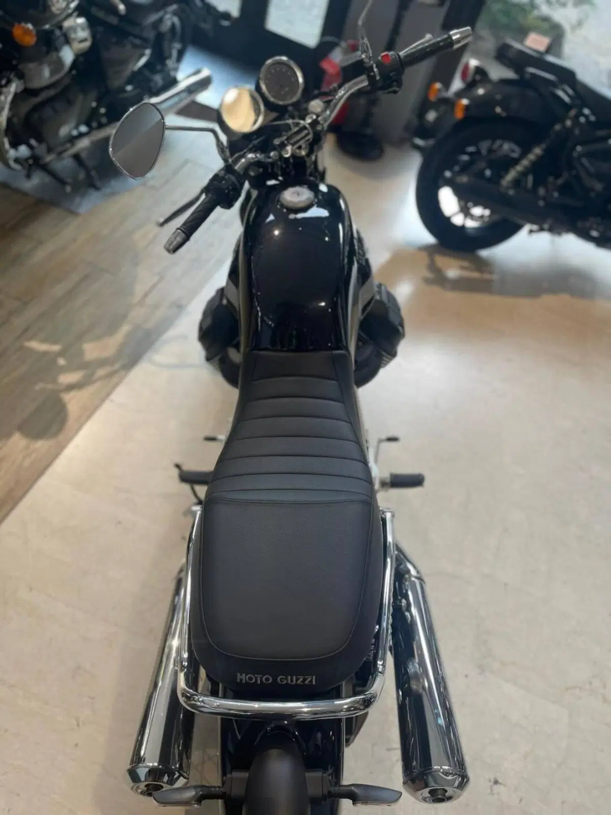 Moto Guzzi V7 Special (2021 - 24) (9)