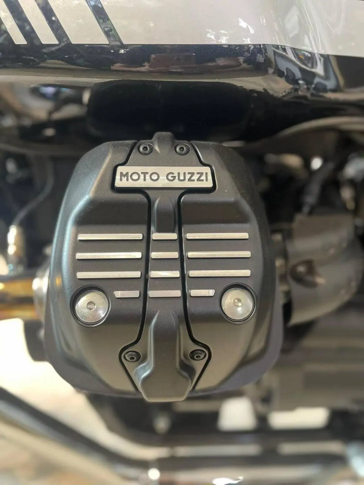 Moto Guzzi V7 Special (2021 - 24) (14)