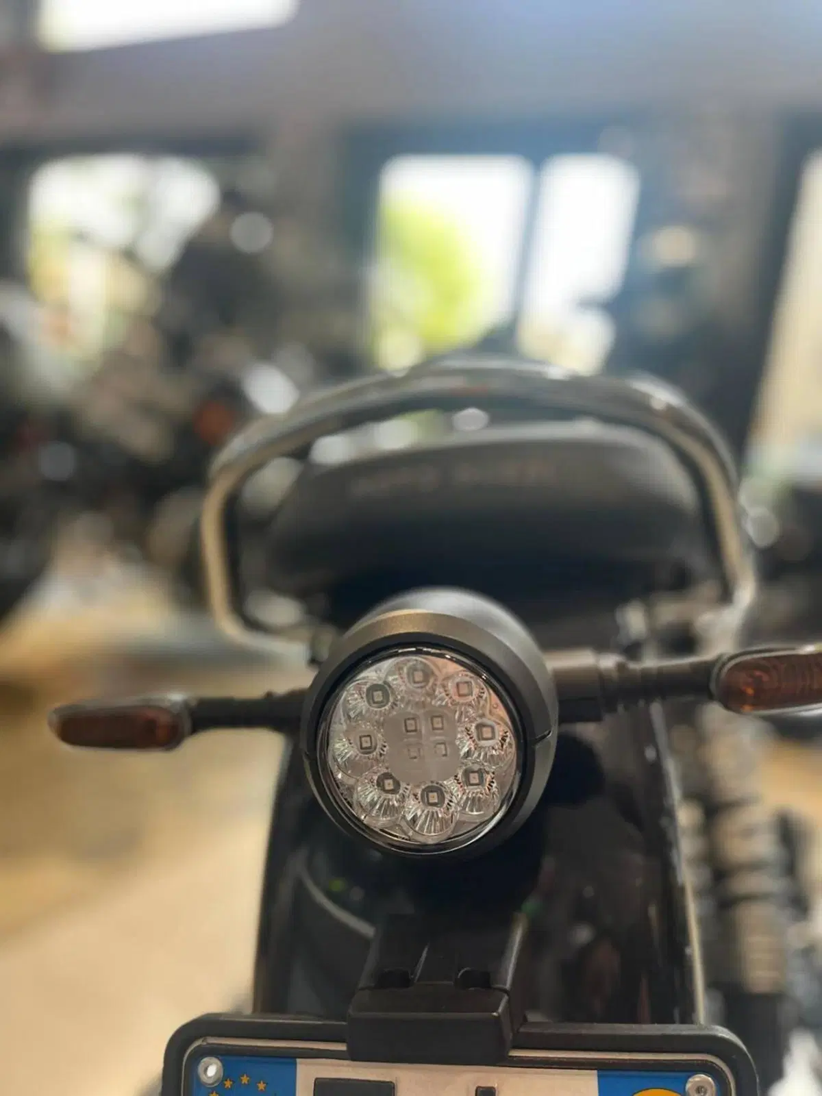 Moto Guzzi V7 Special (2021 - 24) (16)