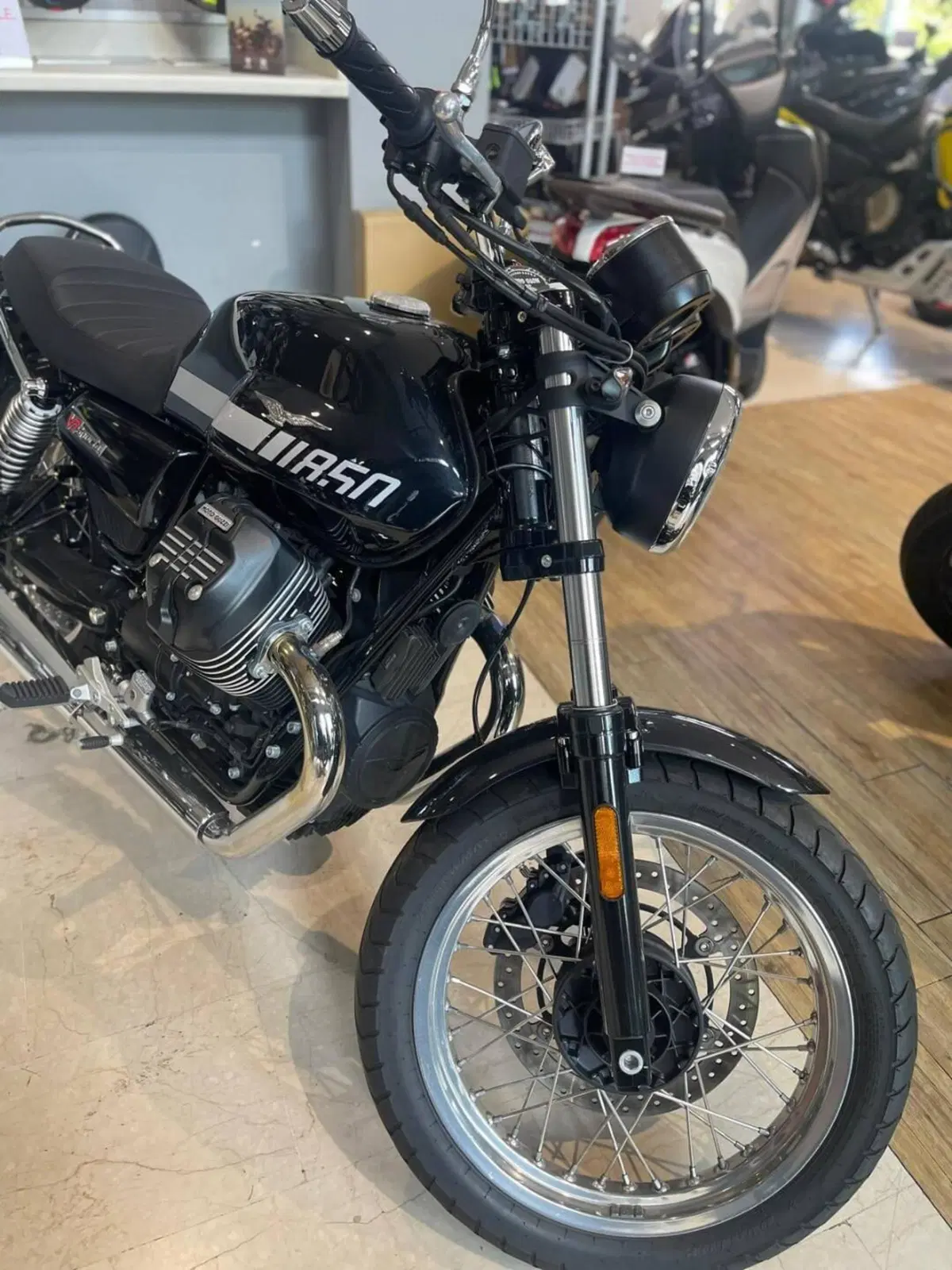 Moto Guzzi V7 Special (2021 - 24) (17)