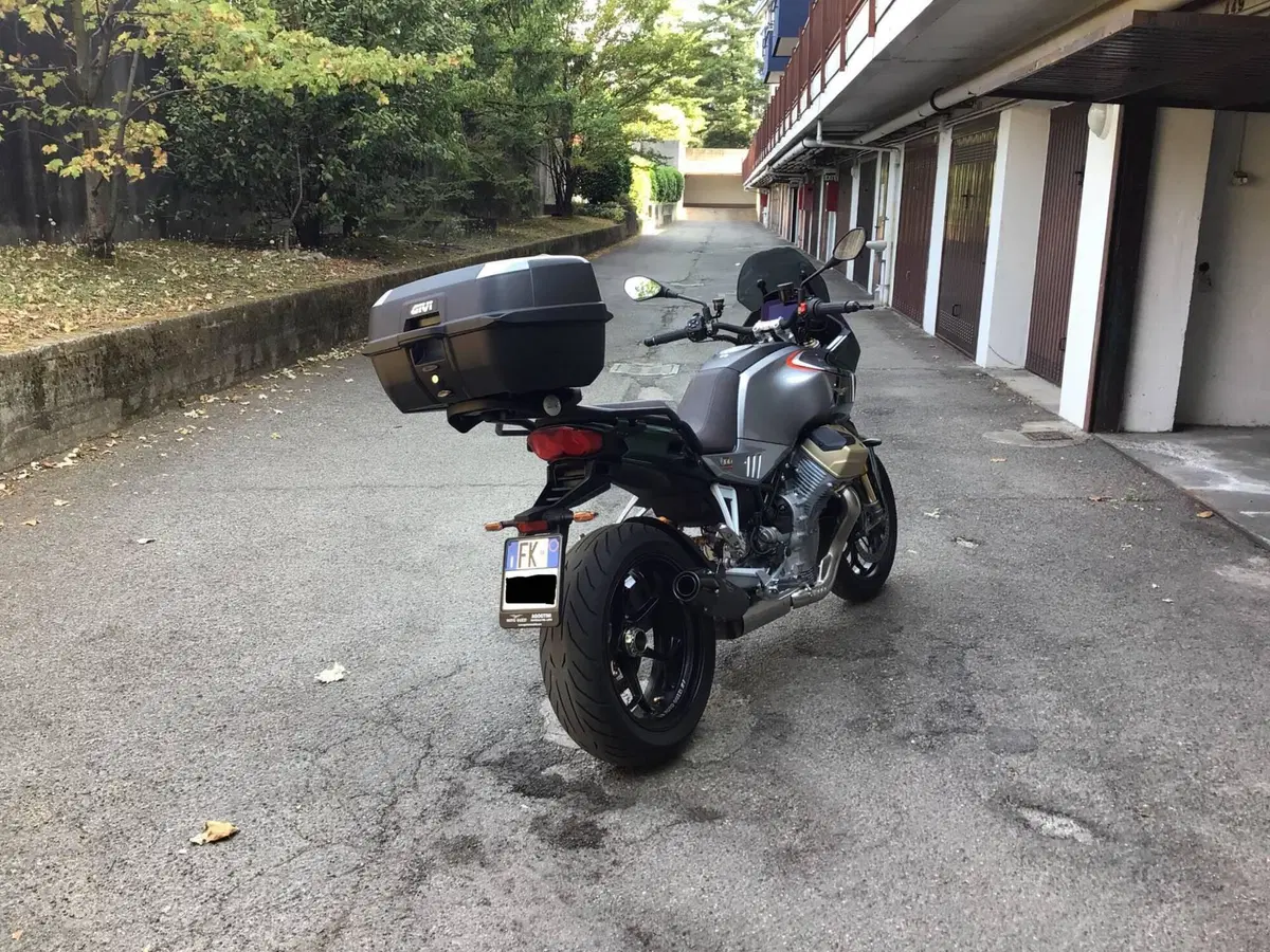 Moto Guzzi V100 Mandello S (2022 - 24) (4)