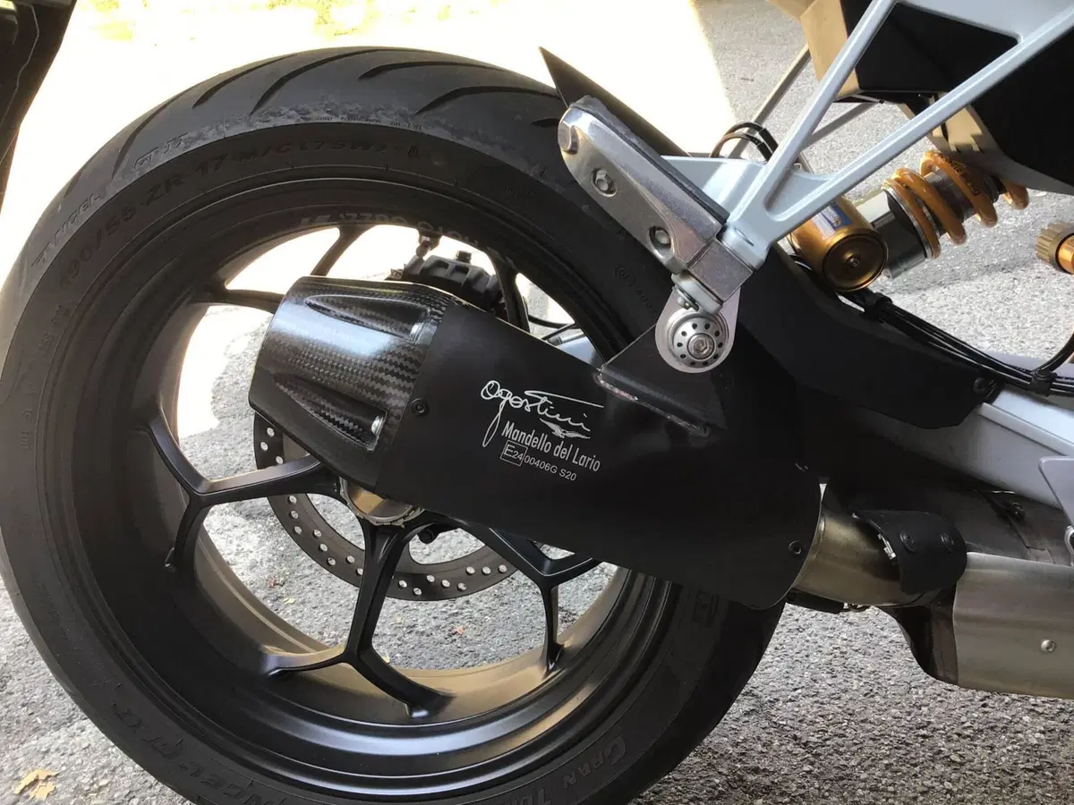 Moto Guzzi V100 Mandello S (2022 - 24) (5)