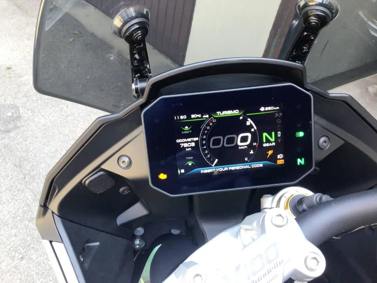 Moto Guzzi V100 Mandello S (2022 - 24) (6)