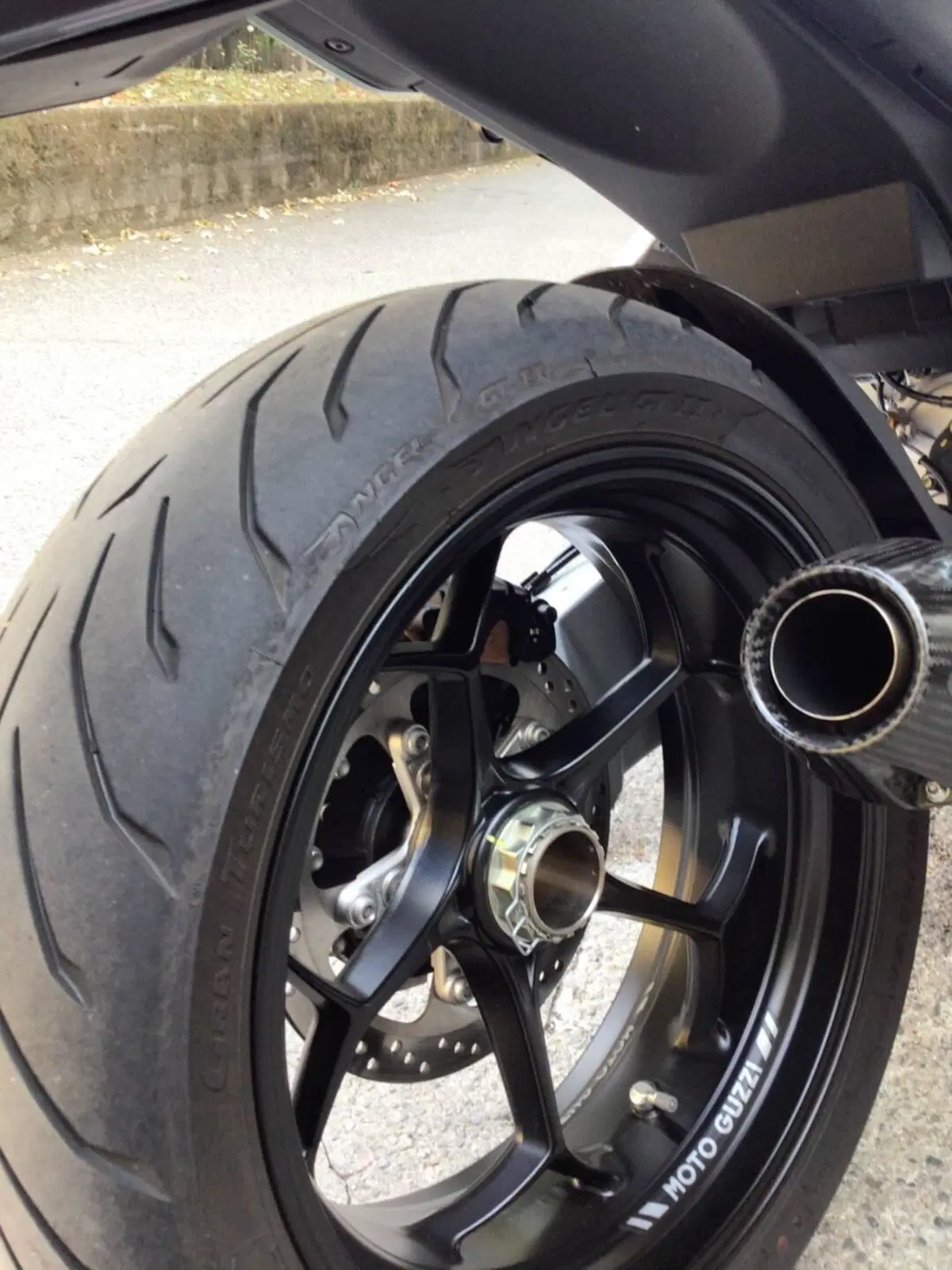 Moto Guzzi V100 Mandello S (2022 - 24) (7)