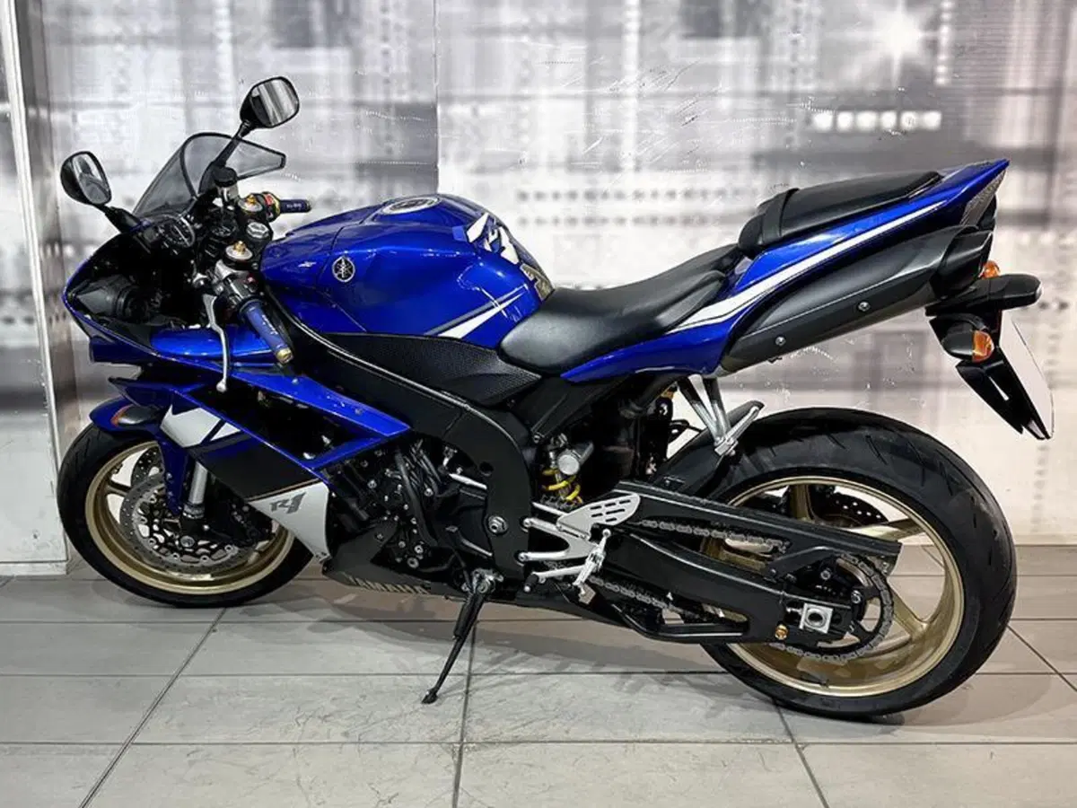 Yamaha YZF R1 (2007 - 08) (2)