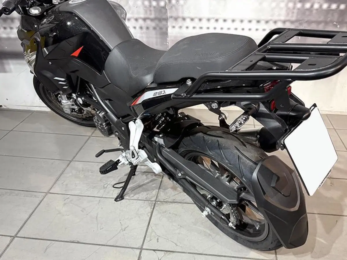 Benelli TRK 251 (2022 - 25) (4)