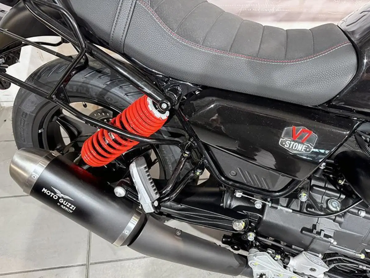 Moto Guzzi V7 Special (2021 - 24) (3)