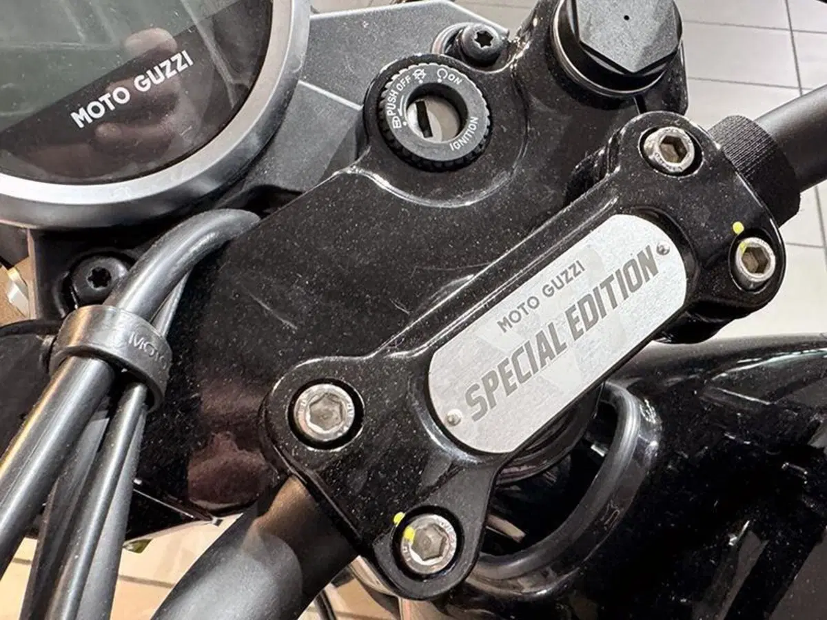 Moto Guzzi V7 Special (2021 - 24) (5)