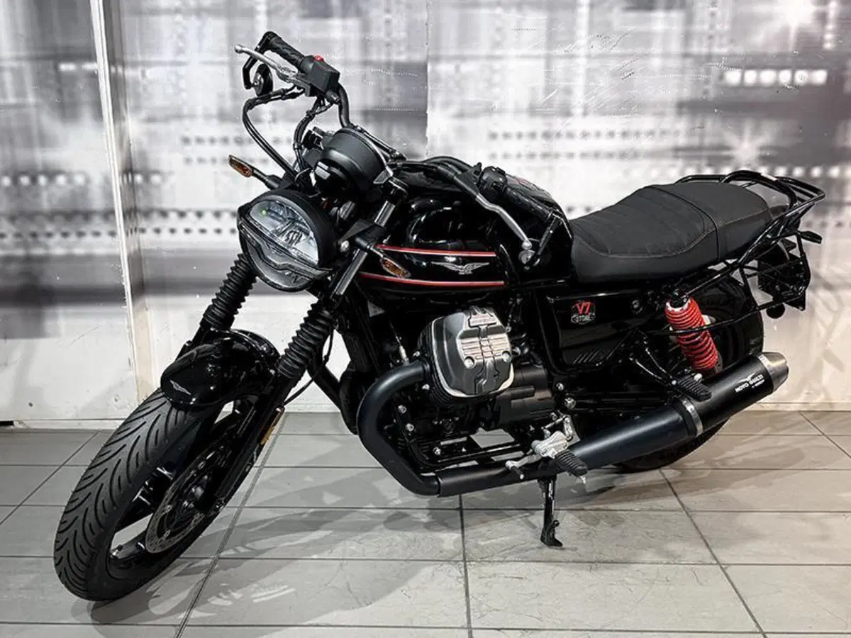 Moto Guzzi V7 Special (2021 - 24) (7)