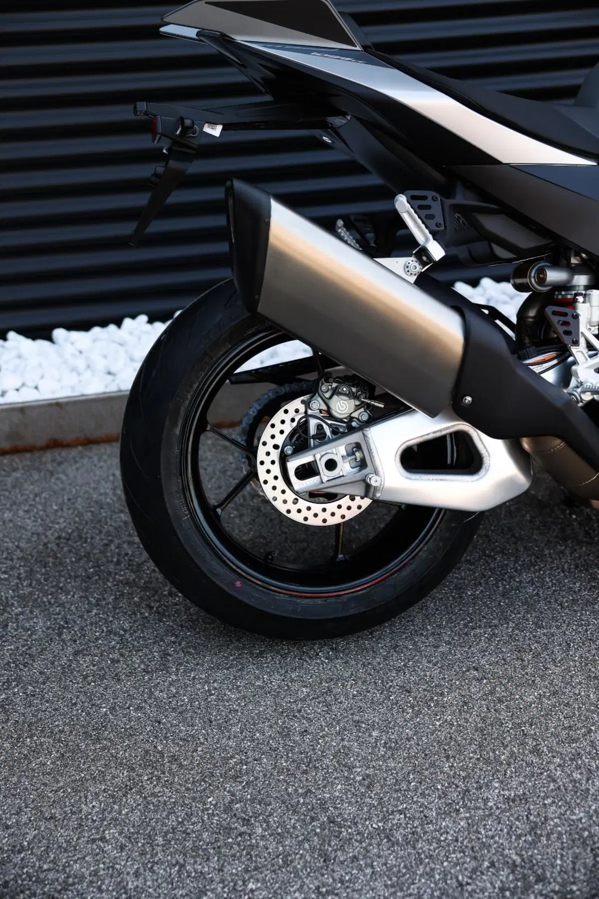 Aprilia Tuono V4 (2025 - 26) (8)