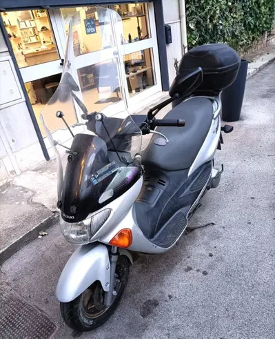 Suzuki UE 150 usata