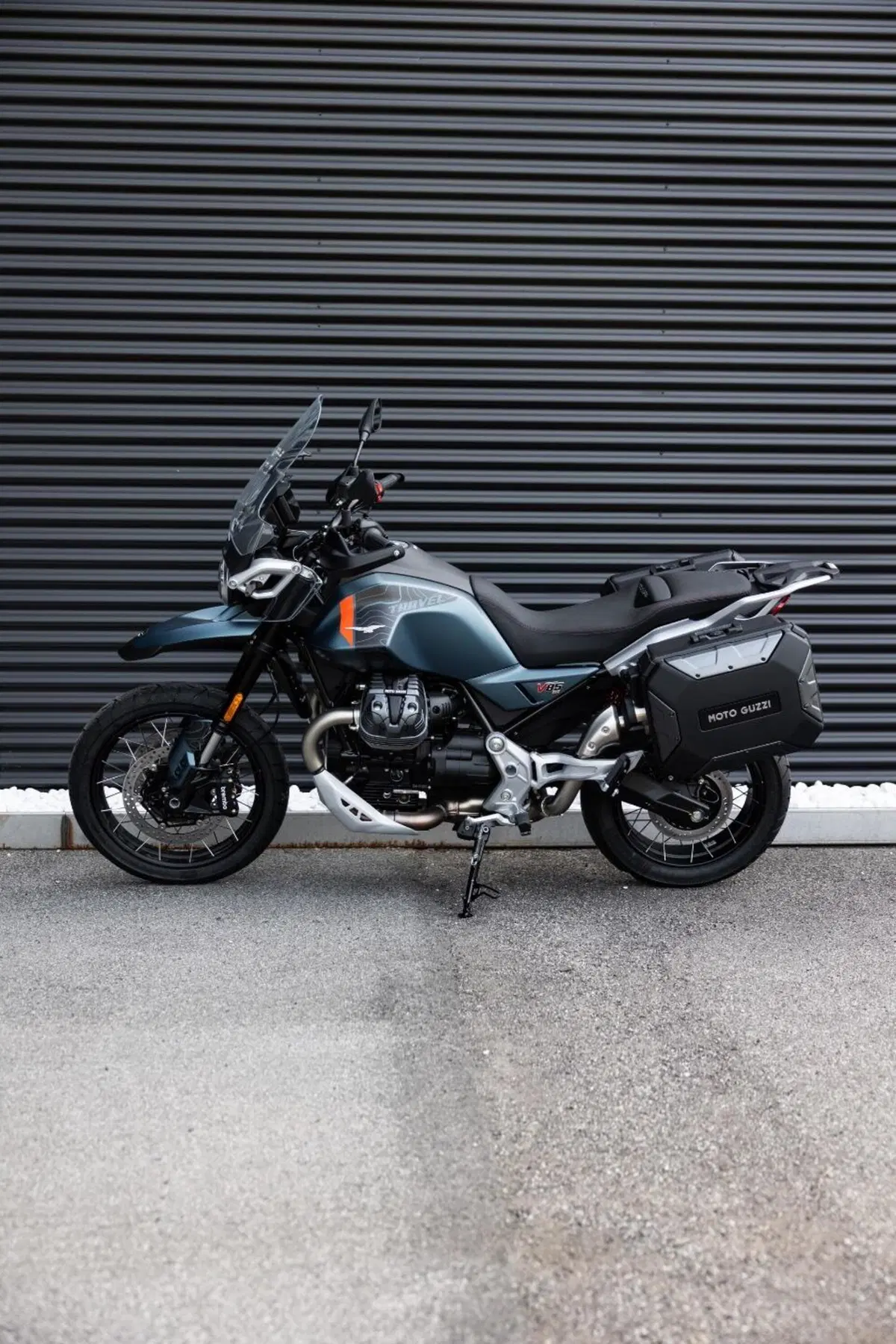 Moto Guzzi V85 TT Travel (2024 - 26) (2)