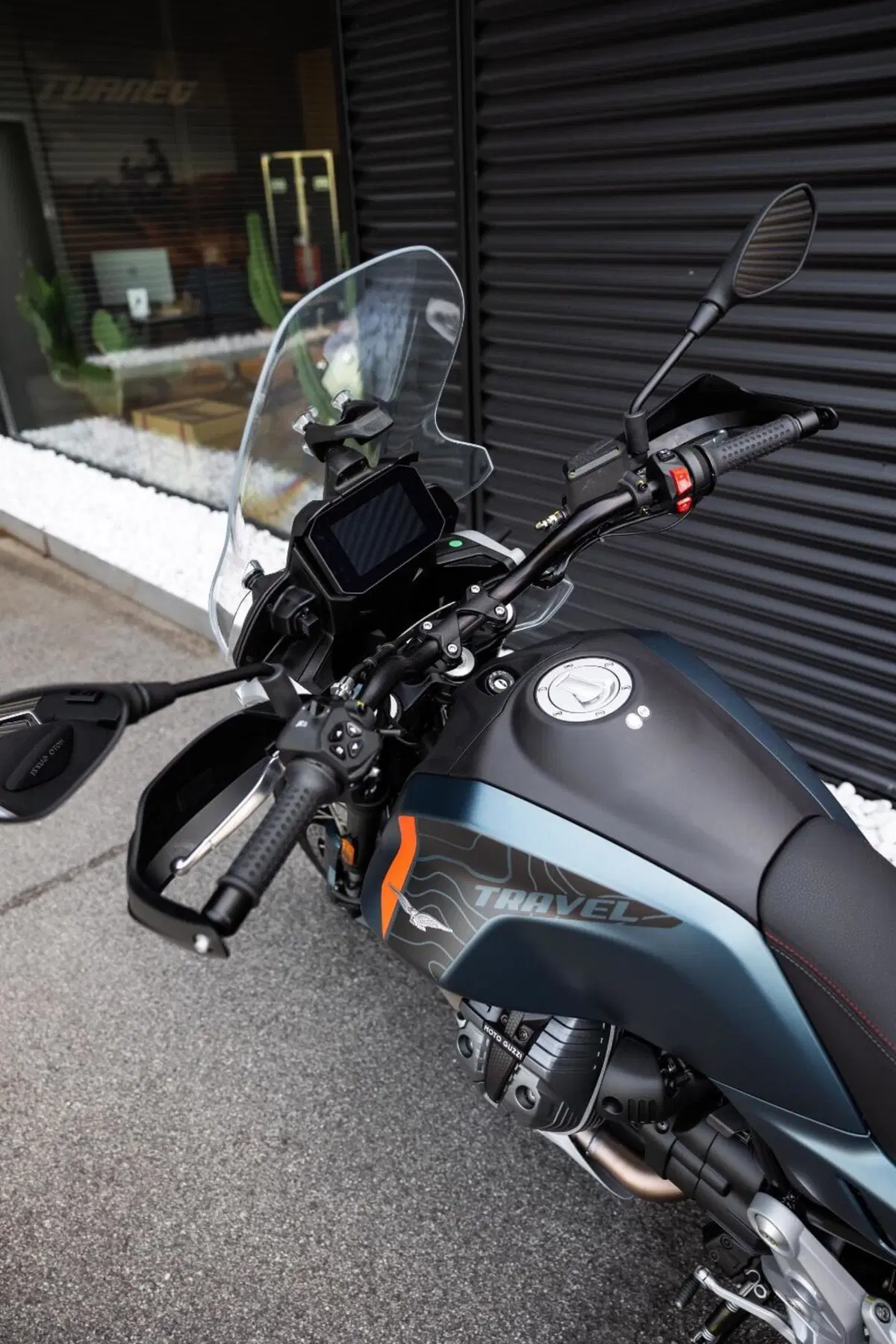Moto Guzzi V85 TT Travel (2024 - 26) (9)