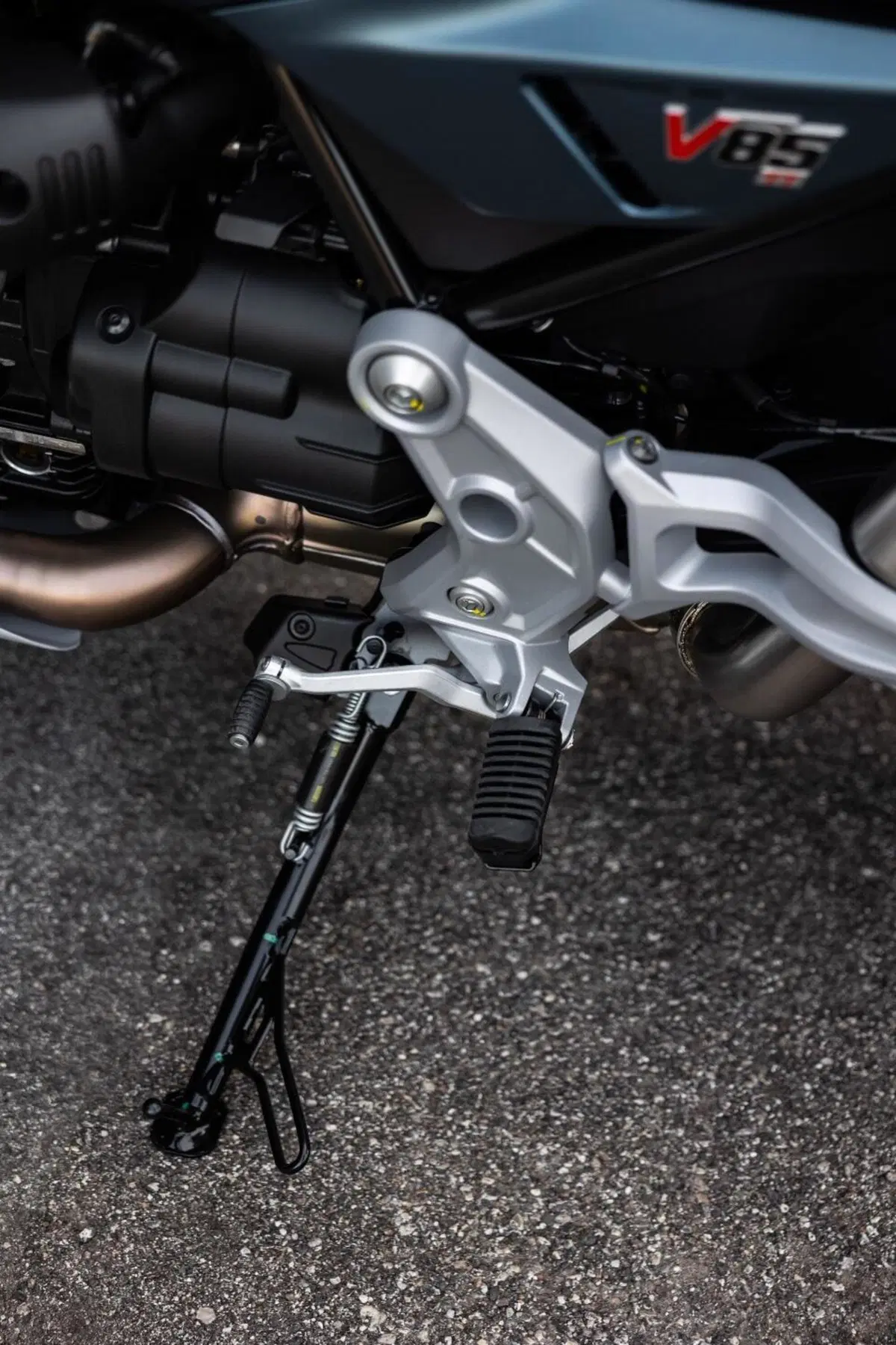 Moto Guzzi V85 TT Travel (2024 - 26) (11)