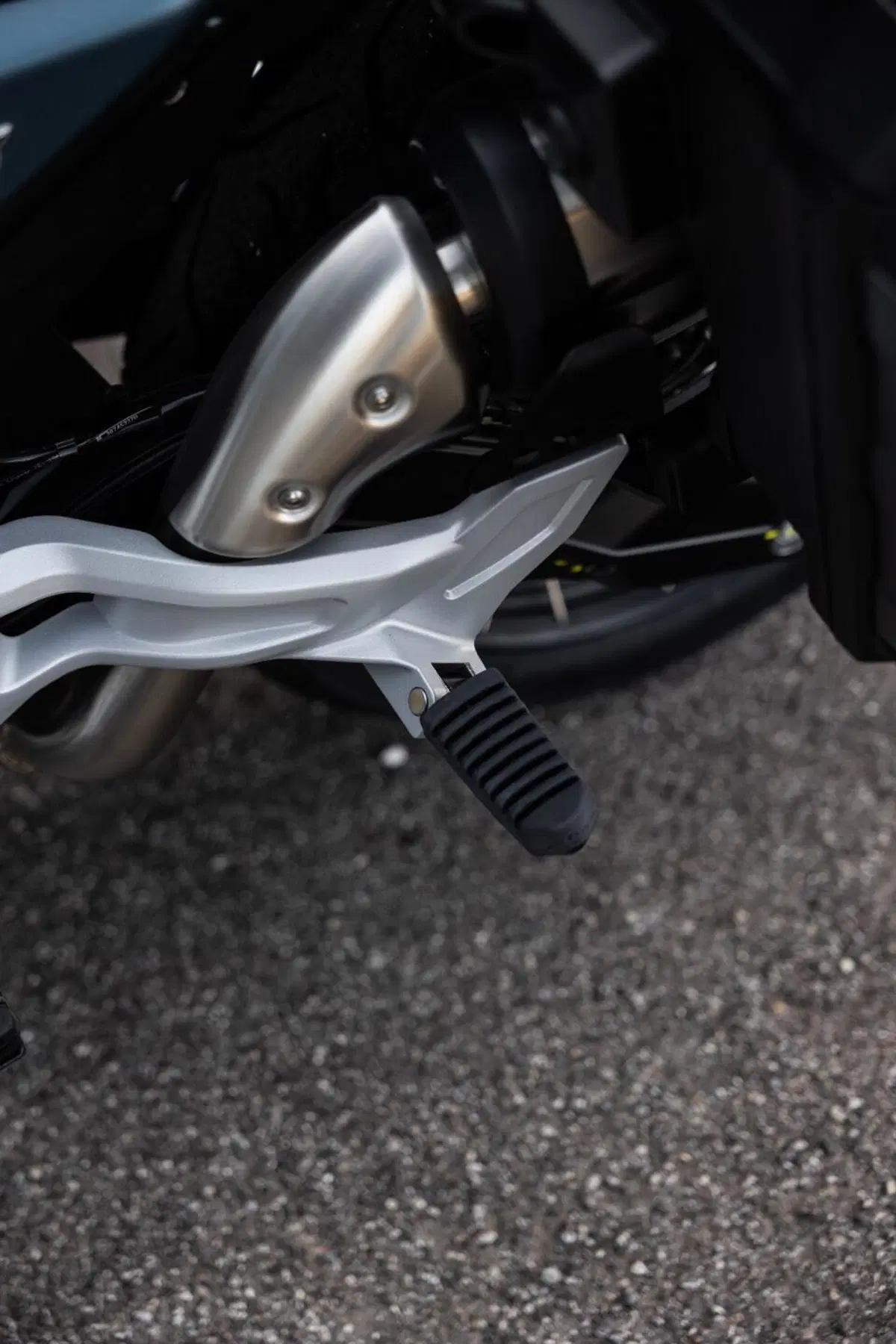 Moto Guzzi V85 TT Travel (2024 - 26) (12)