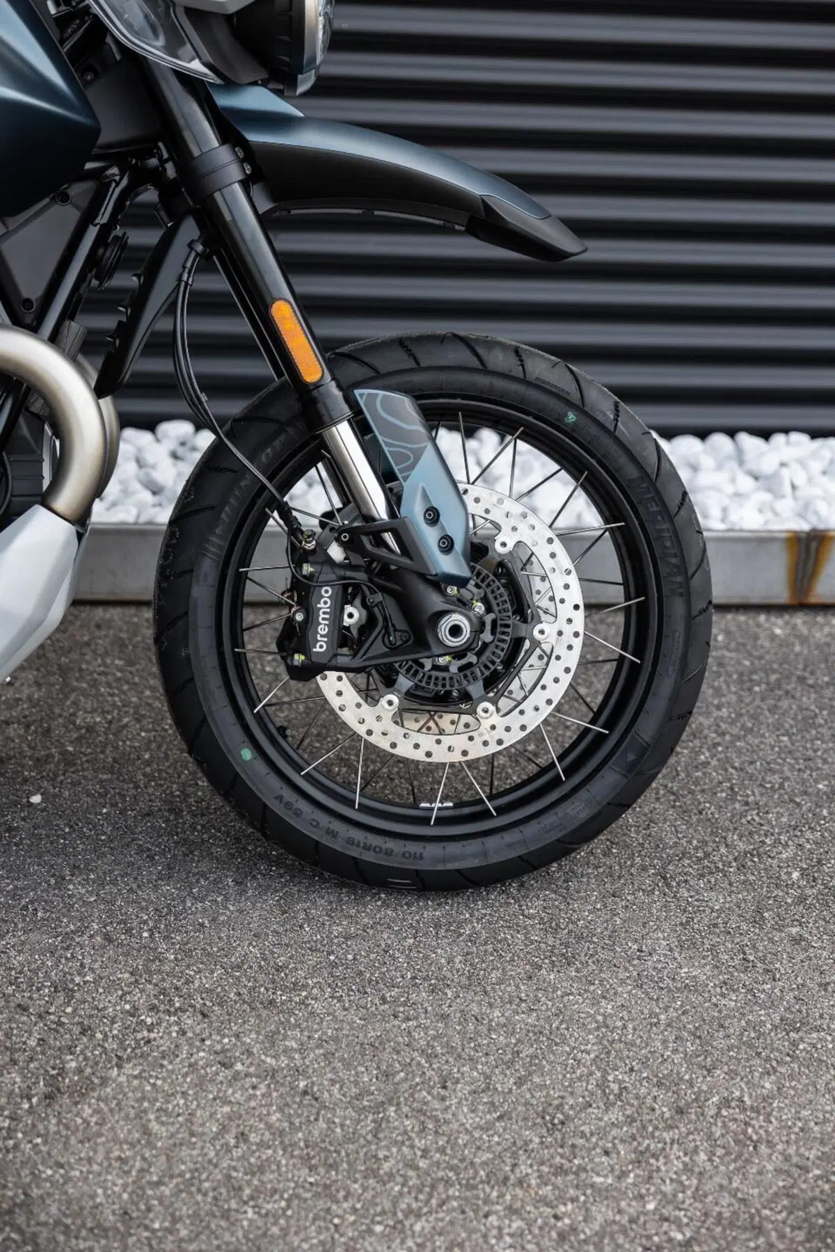 Moto Guzzi V85 TT Travel (2024 - 26) (15)