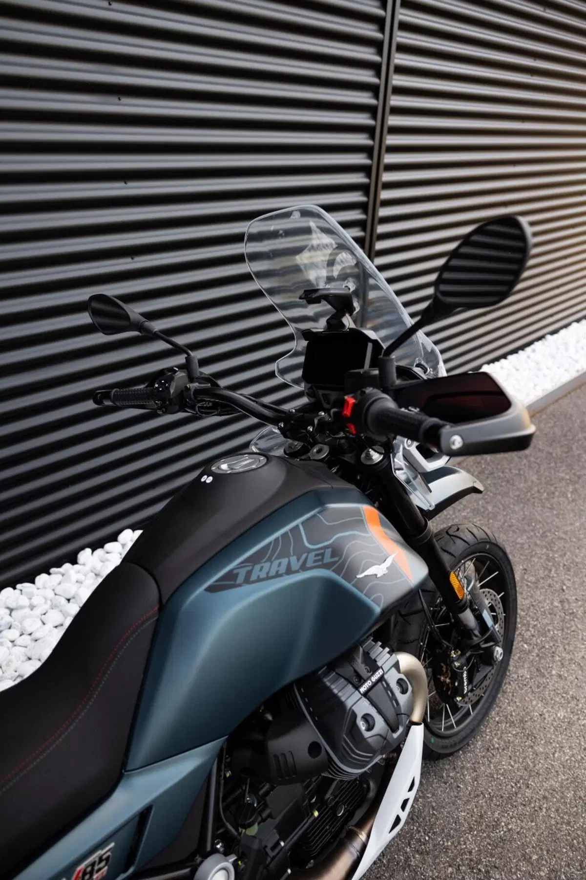 Moto Guzzi V85 TT Travel (2024 - 26) (17)