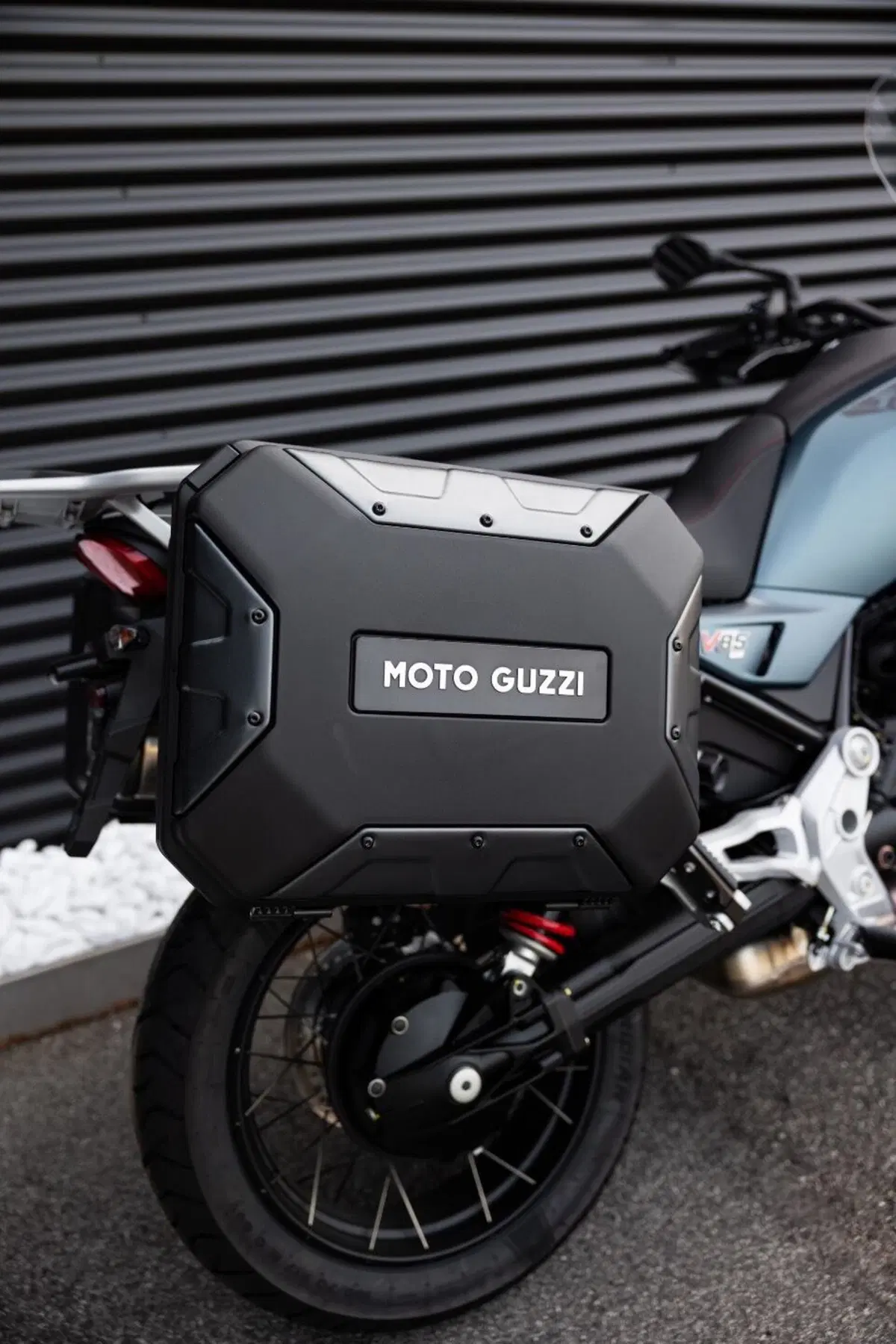 Moto Guzzi V85 TT Travel (2024 - 26) (18)