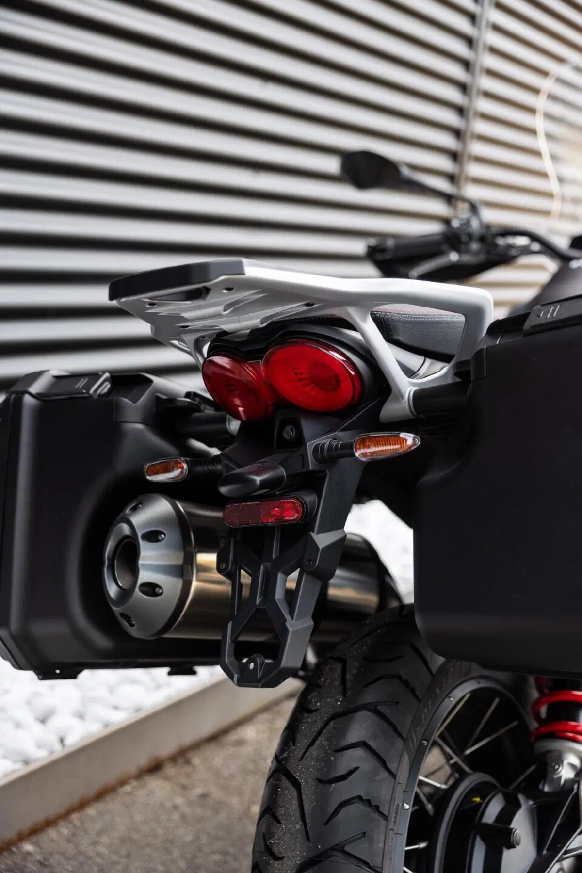 Moto Guzzi V85 TT Travel (2024 - 26) (19)