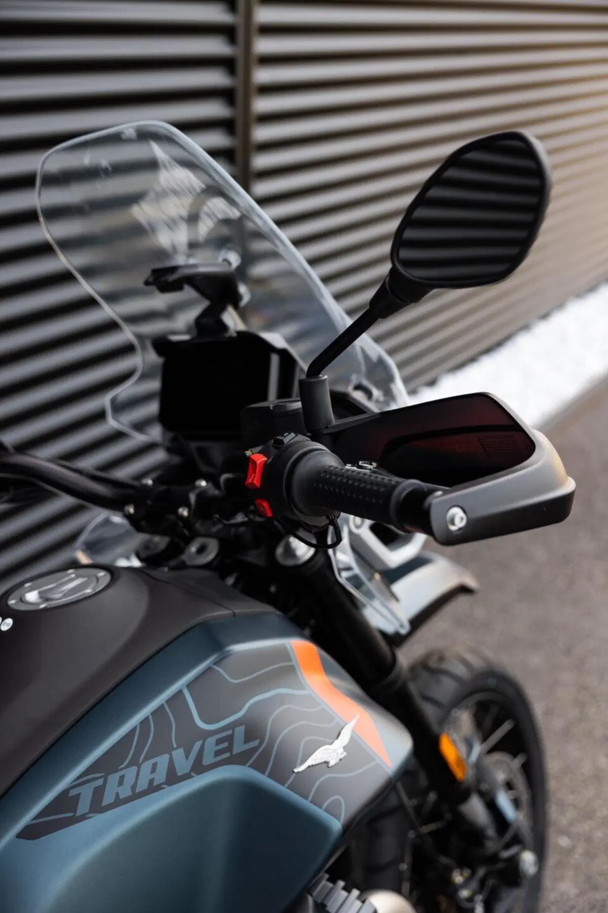 Moto Guzzi V85 TT Travel (2024 - 26) (20)