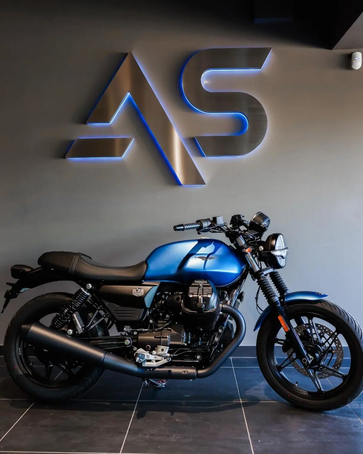 Moto Guzzi V7 Stone (2025 - 26)
