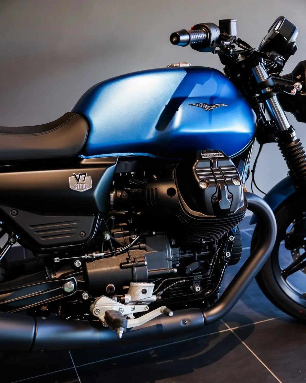 Moto Guzzi V7 Stone (2025 - 26) (6)