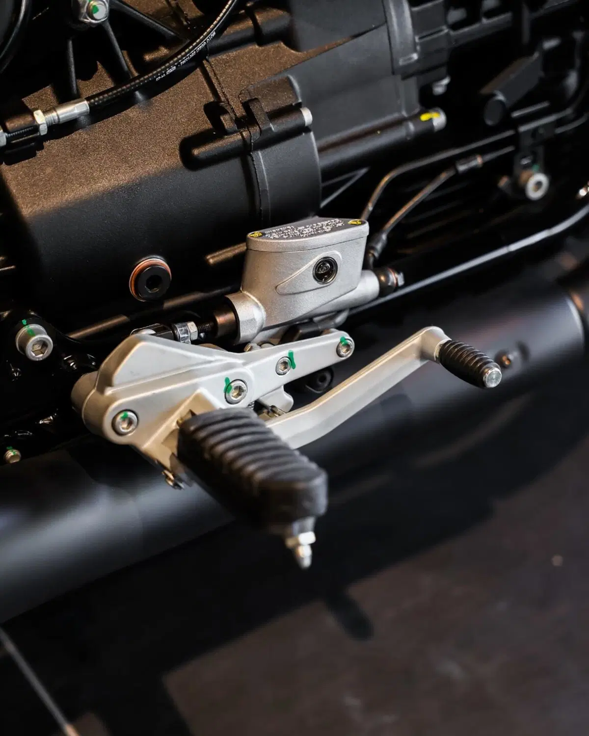 Moto Guzzi V7 Stone (2025 - 26) (7)